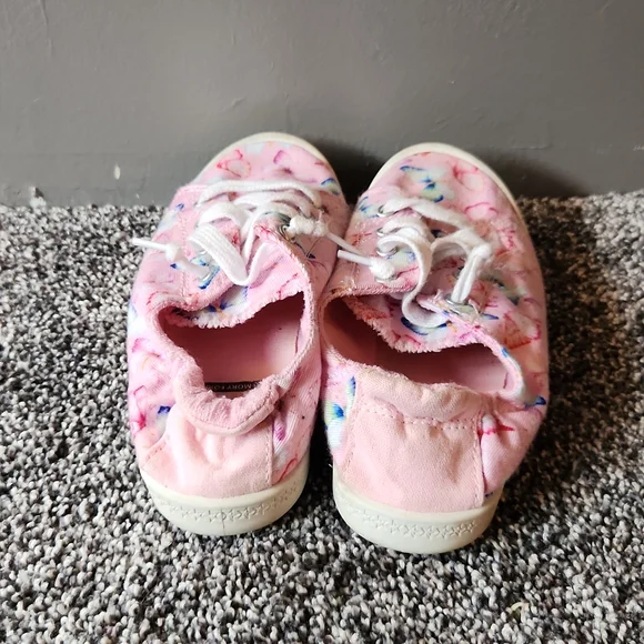 Wonder Nation Slip On Tennis Shoes - Picture 3 of 5